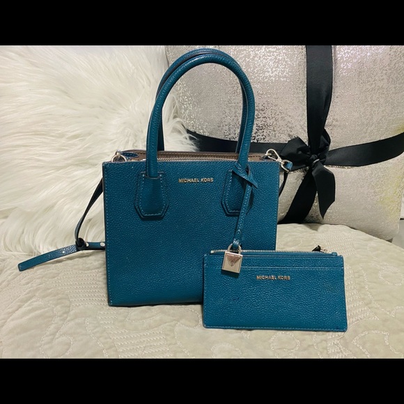 Michael Kors - Picture 2 of 2